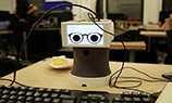 Создан робот, который общается с помощью гифок
